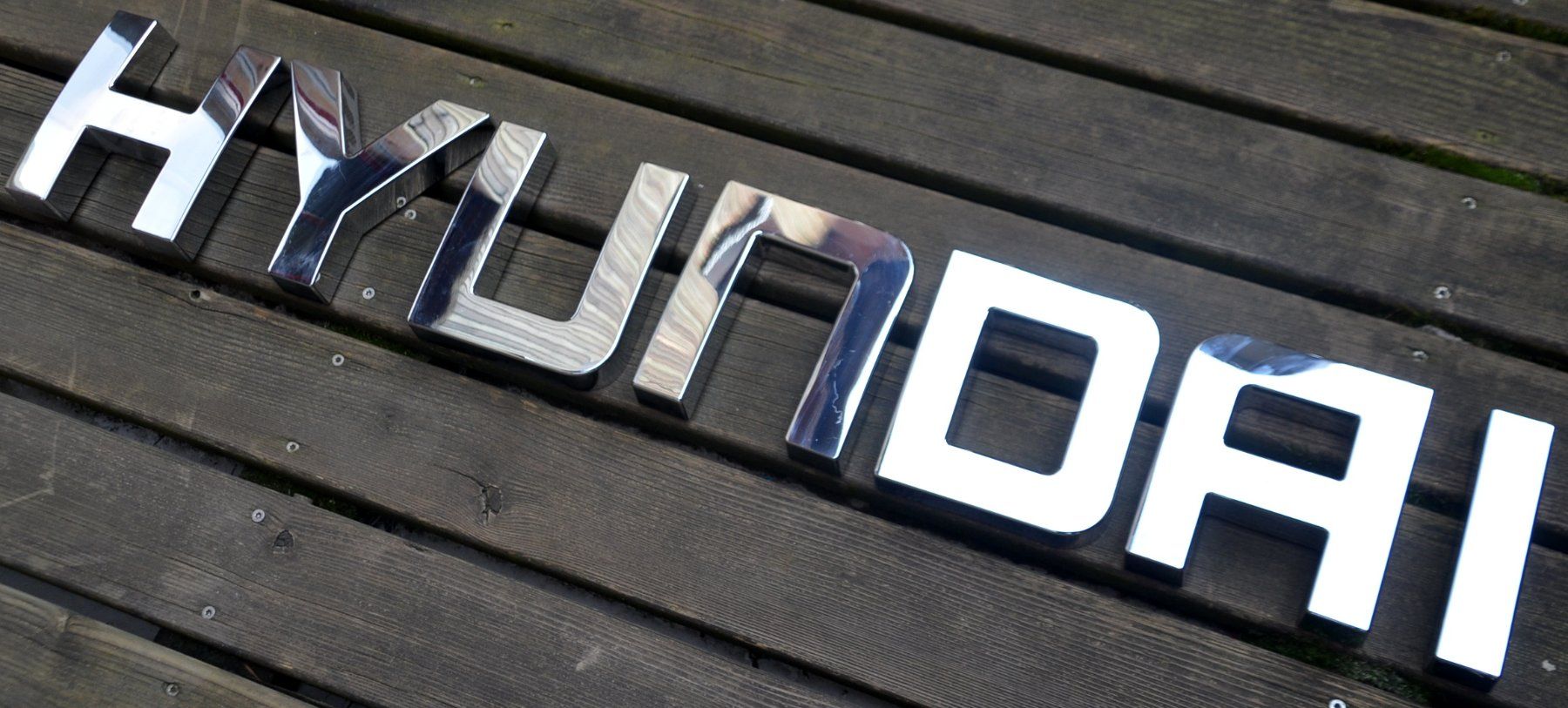 Hyundai Tutti pezzi di ricambio auto: HYUNDAI  Emblem – Usato da Collonges venduto da arashee 1