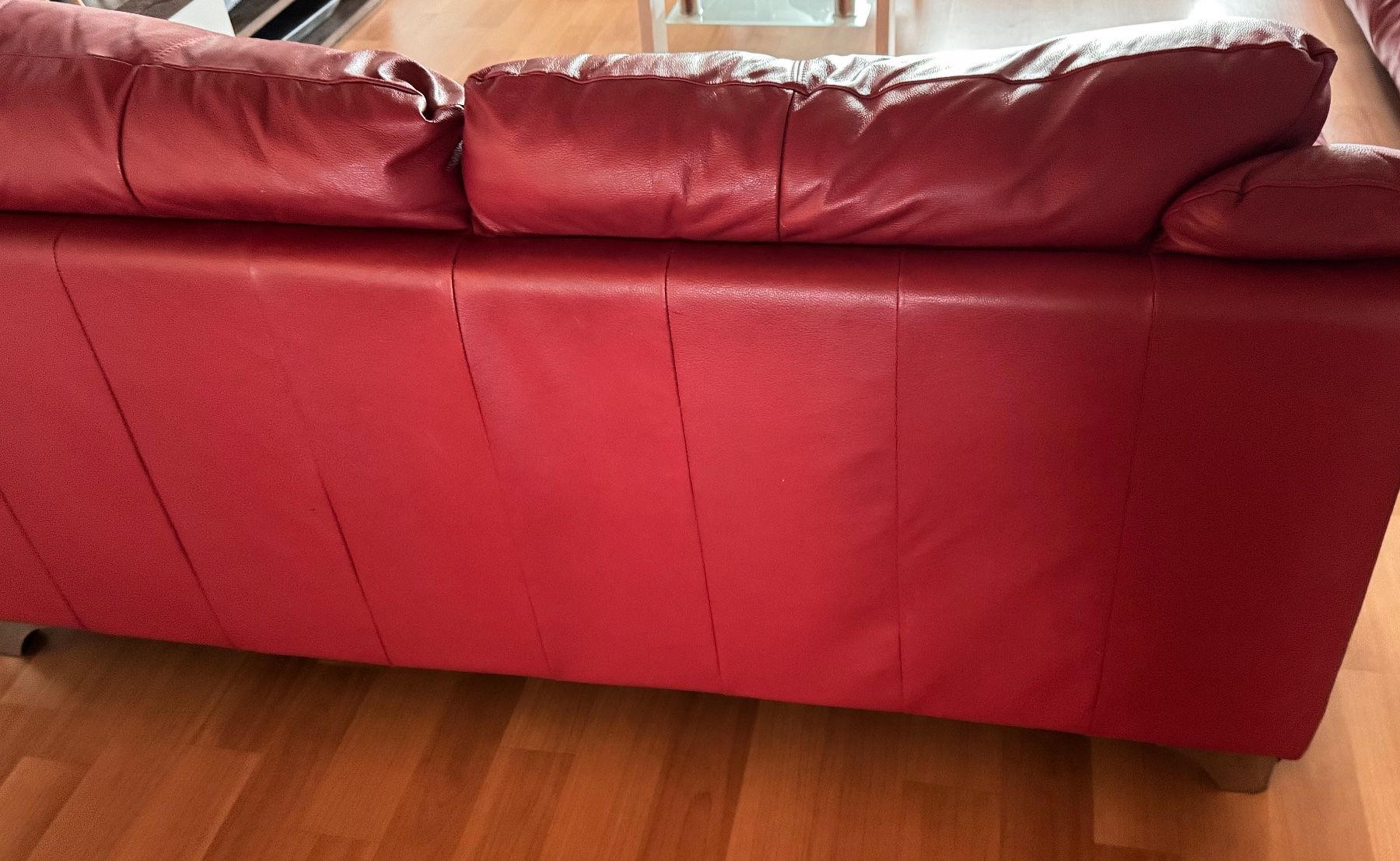 Sofas: 2 rote Ledersofas zu verkaufen – D'occasion à Schöftland par bylela 1