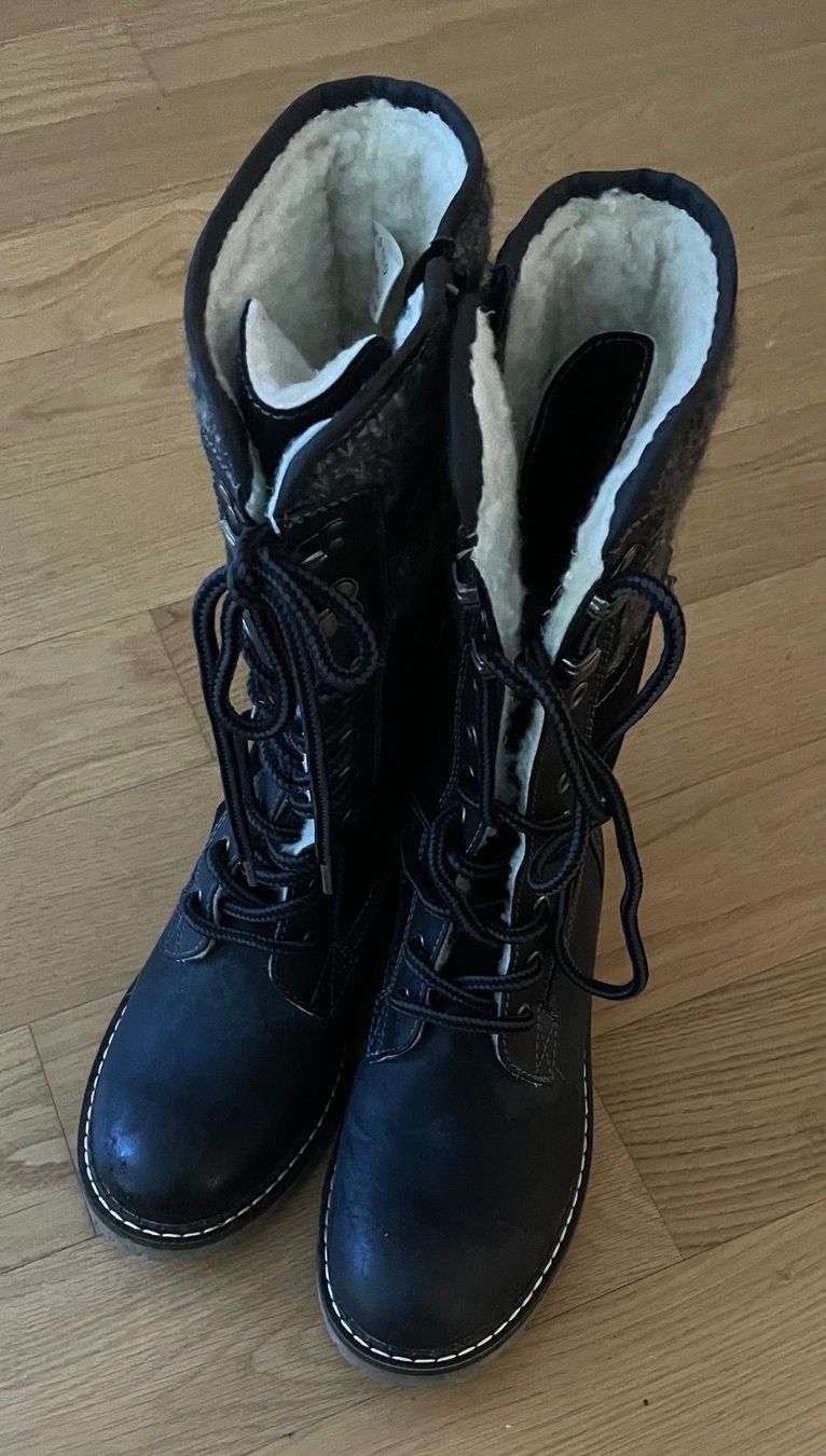 Damenschuhe: Pesaro Damen Winterstiefel – Gebraucht aus Ebikon von Blueairoplane