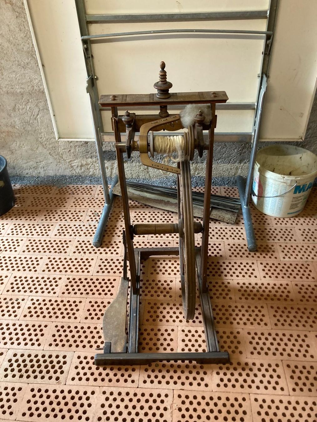 Ruote per filare: Antikes Spinnrad – Usato da Wengi b. Frutigen venduto da jsa_n7bw 1