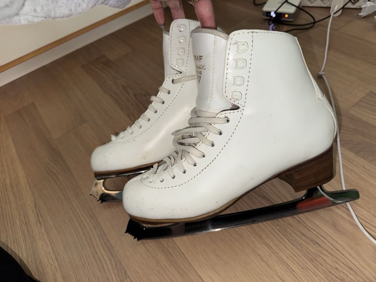 Graf Pattini da ghiaccio: Graf Richmond Eiskunstlauf Schuhe 6 1/2 – Usato da Boniswil venduto da LeonieP. 5
