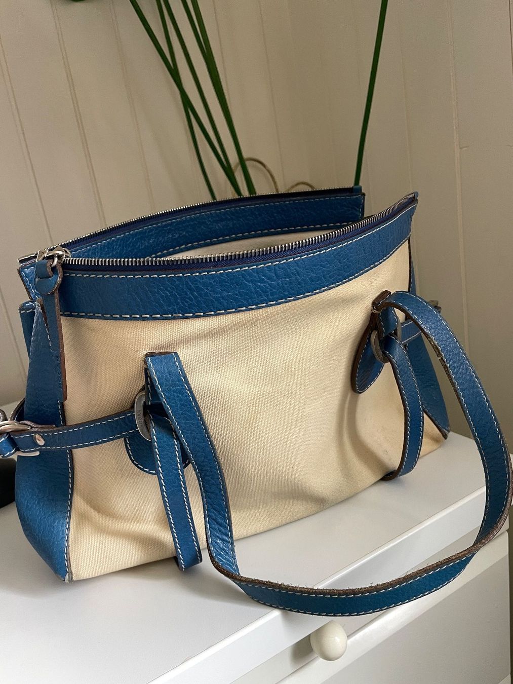 Hogan Borse da donna: HOGAN Handtasche blau / weiss – Usato da Volketswil venduto da n_r_5gdf 1