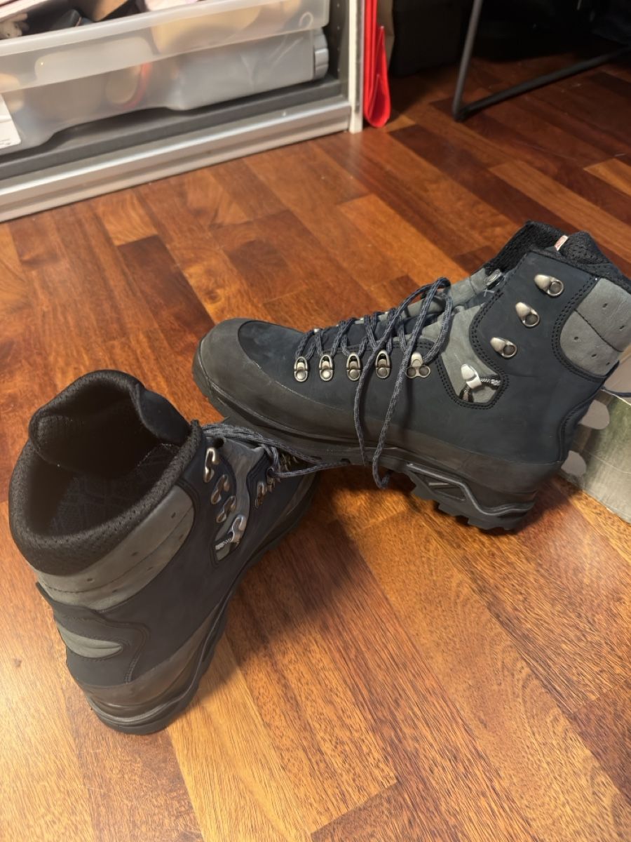 Scarpe da uomo: Wanderschuhe LOWA Tibet Pro GTX schwarz/graphit 45 – Nuovo e nell'imballaggio originale da Bassersdorf venduto da enverius 2