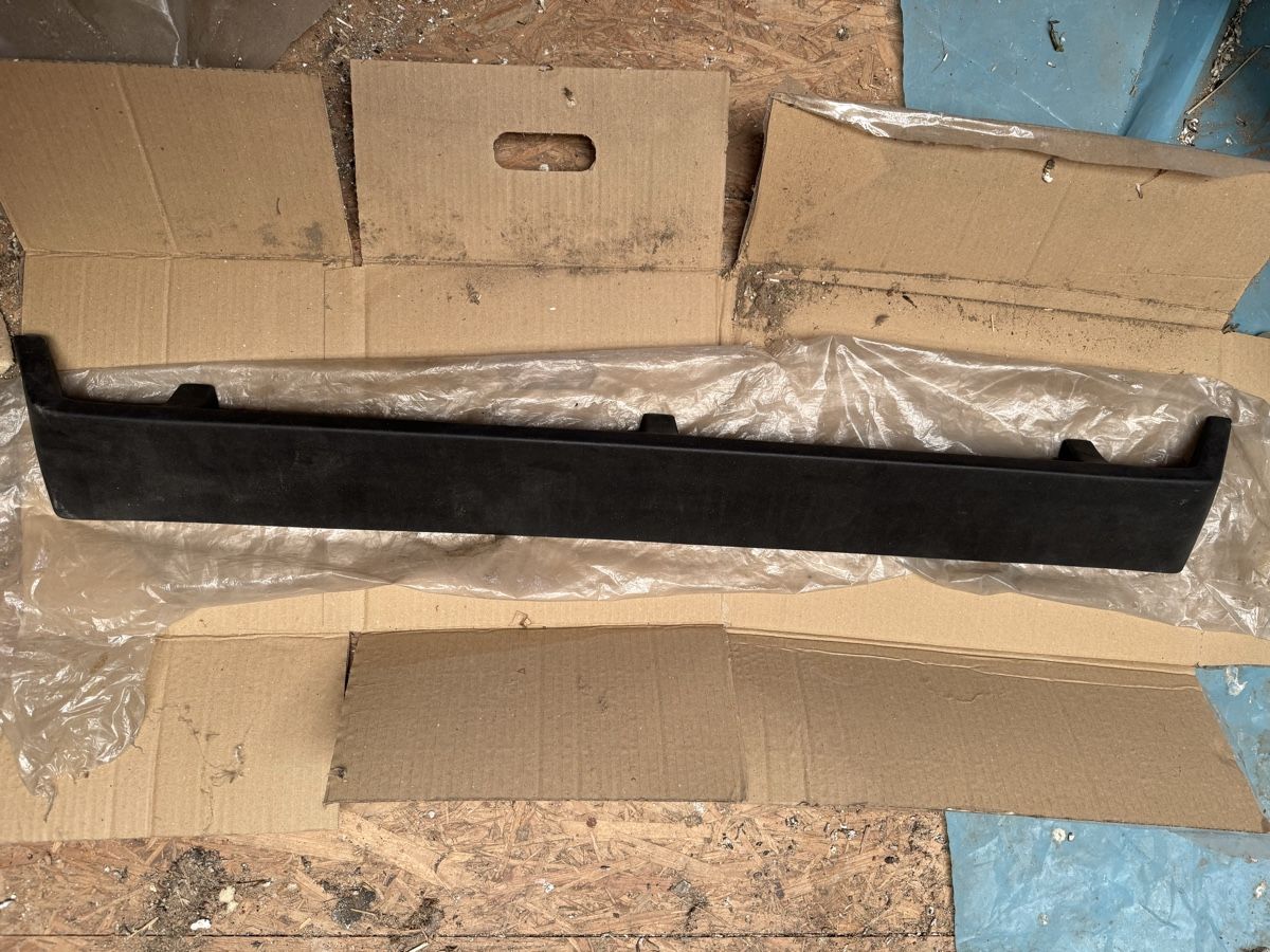 VW Tutti pezzi di ricambio auto: VW Golf 2 Tuning Spoiler Foha – Nuovo e nell'imballaggio originale da Fétigny venduto da BenjiB19E