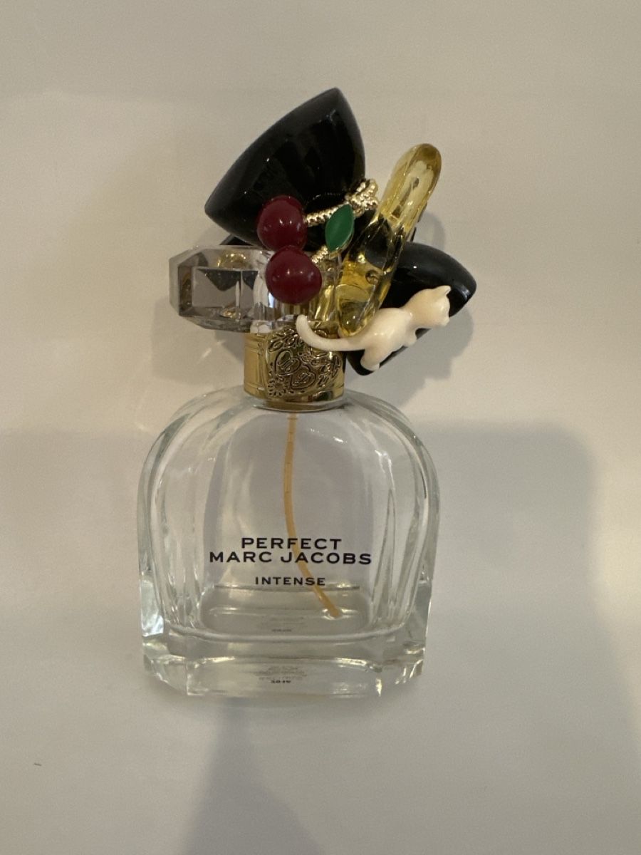 Marc Jacobs Flacons: Leerer Parfum Flacon Marc Jacobs Perfect Intense – D'occasion à Uster par sus_s85n 1