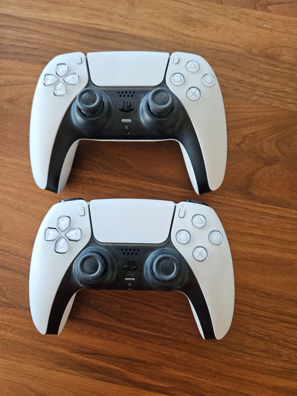 Controller: 2x PS5 Controller DualSense Weiss, defekt. – Usato da Wettingen venduto da hupe2