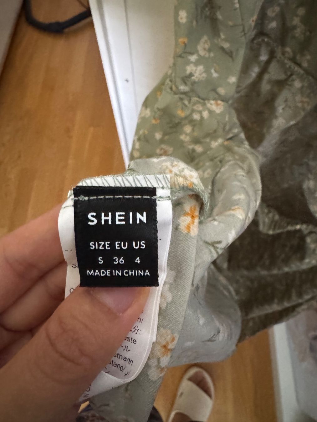 Shein Vestiti: Geblümtes Umstandskleid mit Rüschen – Nuovo (secondo la descrizione) da Kloten venduto da Capybara123 4