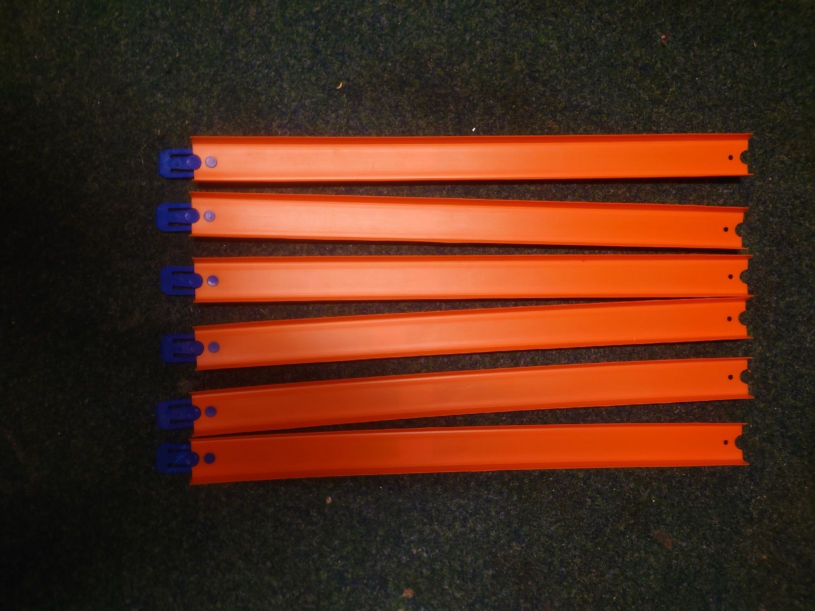 Hot Wheels Giocattoli: Hot Wheels Track Builder System Konvolut, Winter-Spass! – Usato da Wettingen venduto da l_i500 1