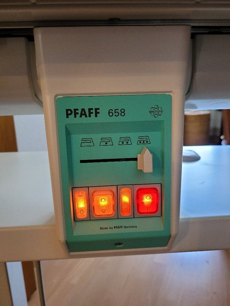 Pfaff Ferri da stiro: Bügelmaschine-Mange – Usato da Fulenbach venduto da Mschildi 2