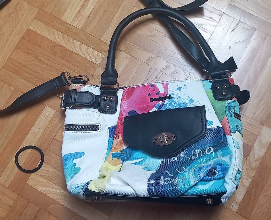 Borse da donna: Sac à mains Desigual – Usato da Ecublens VD venduto da tur_79m6 2
