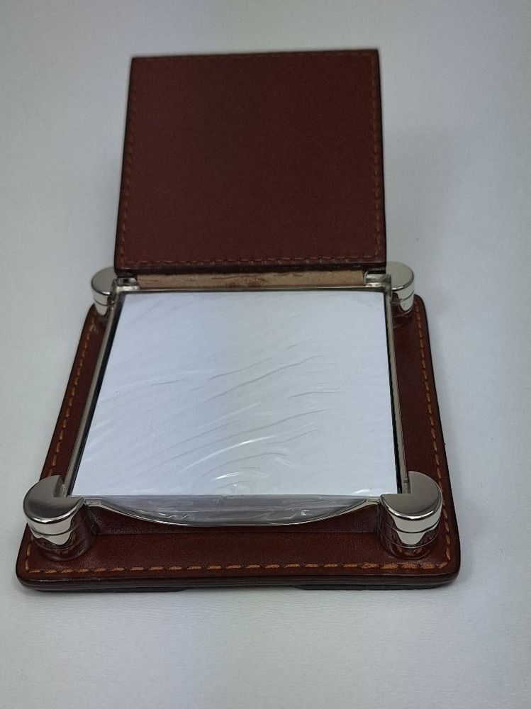 Supporti a parete: Edler Post-It Halter Briefbeschwerer Leder/Metall – Nuovo e nell'imballaggio originale da Seuzach venduto da VT-Collections3 1