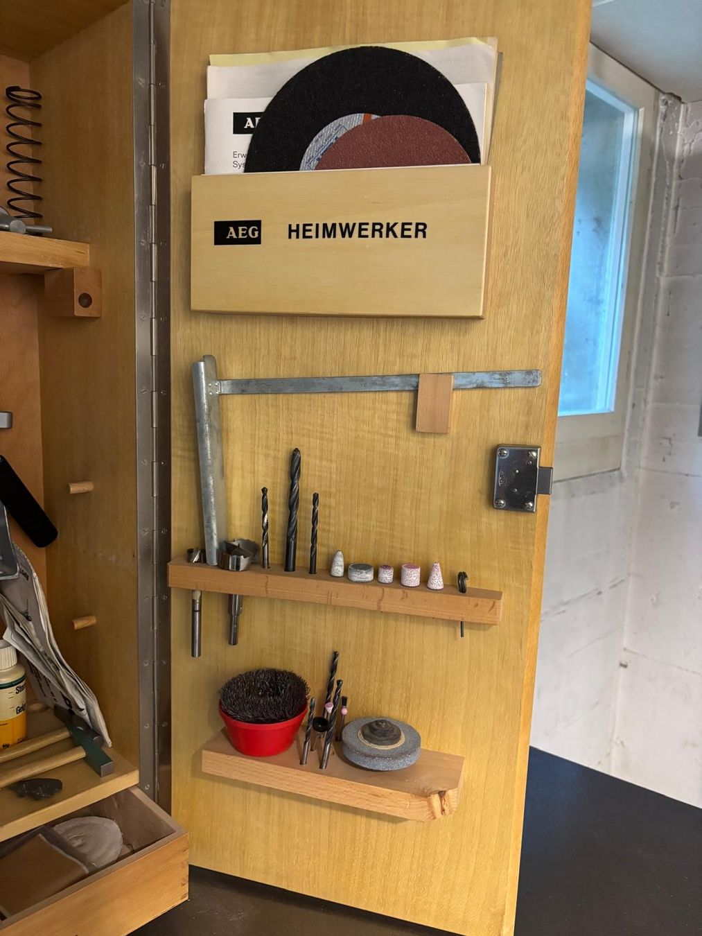 Tous les outils: Heimwerker Werkzeugschrank – D'occasion à Zürich par romy_2.0 2