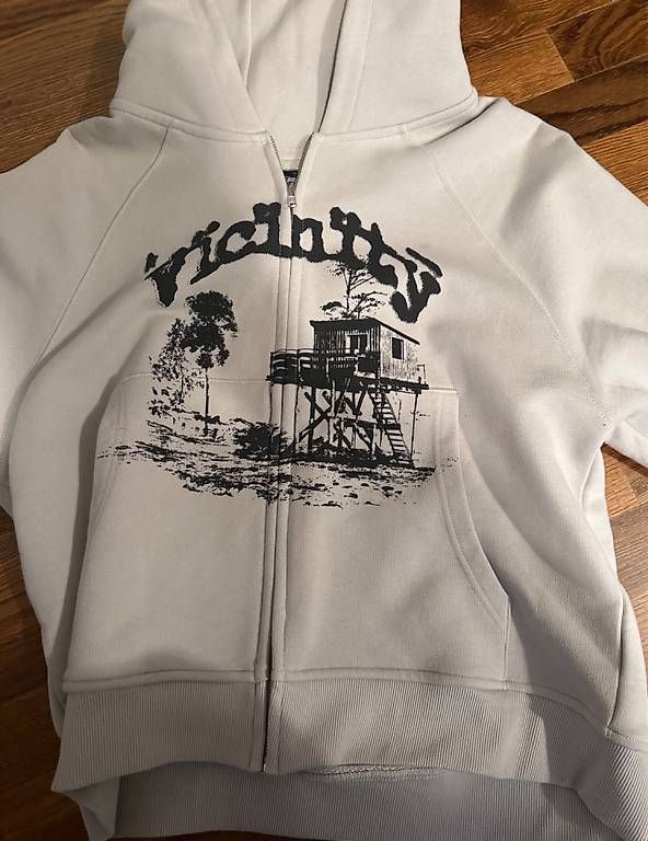Pullover & Sweatshirts: Vicinity Zip Hoodie – Gebraucht aus Luzern von sda_y5k6
