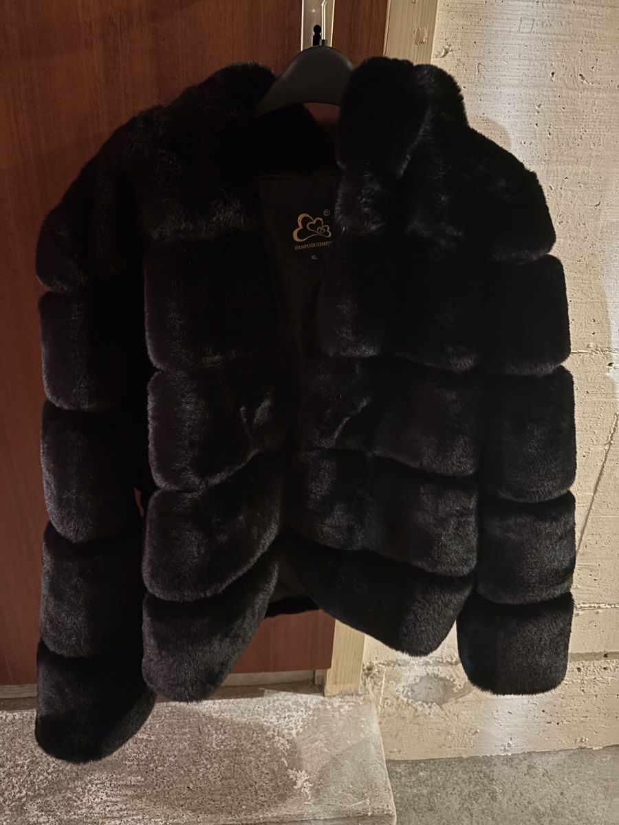 Giacche: Kunstfell Jacke – Nuovo (secondo la descrizione) da Wetzikon ZH venduto da ruby.brukx