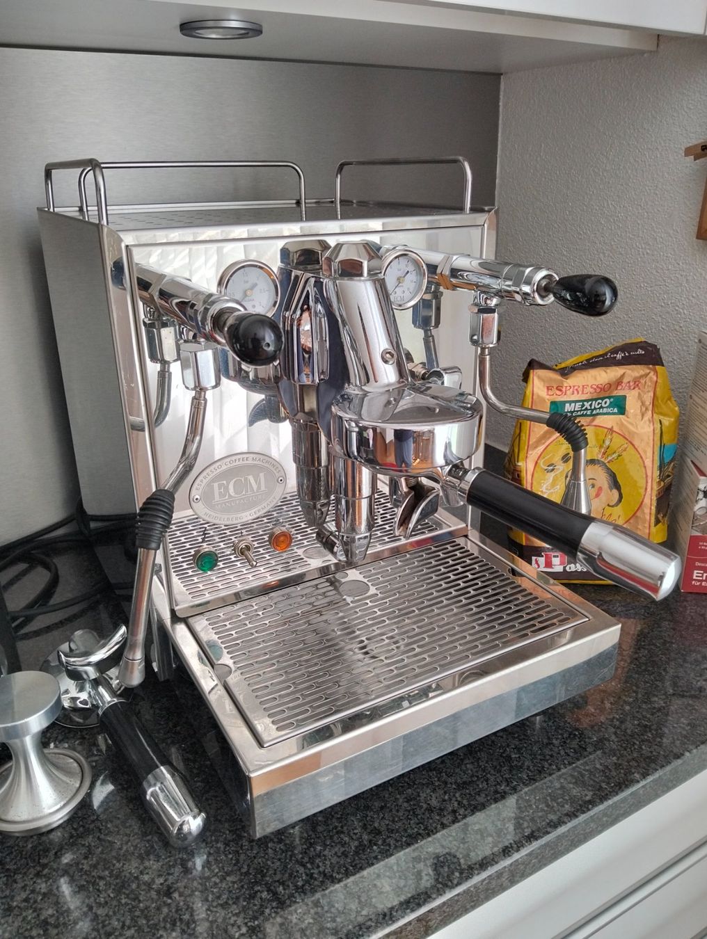 ECM Manufacture Machines à café & Machines à expresso: ECM Espressomaschine PROFESSIONALE Edelstahl Siebträger – D'occasion à Schwyz par ST3005