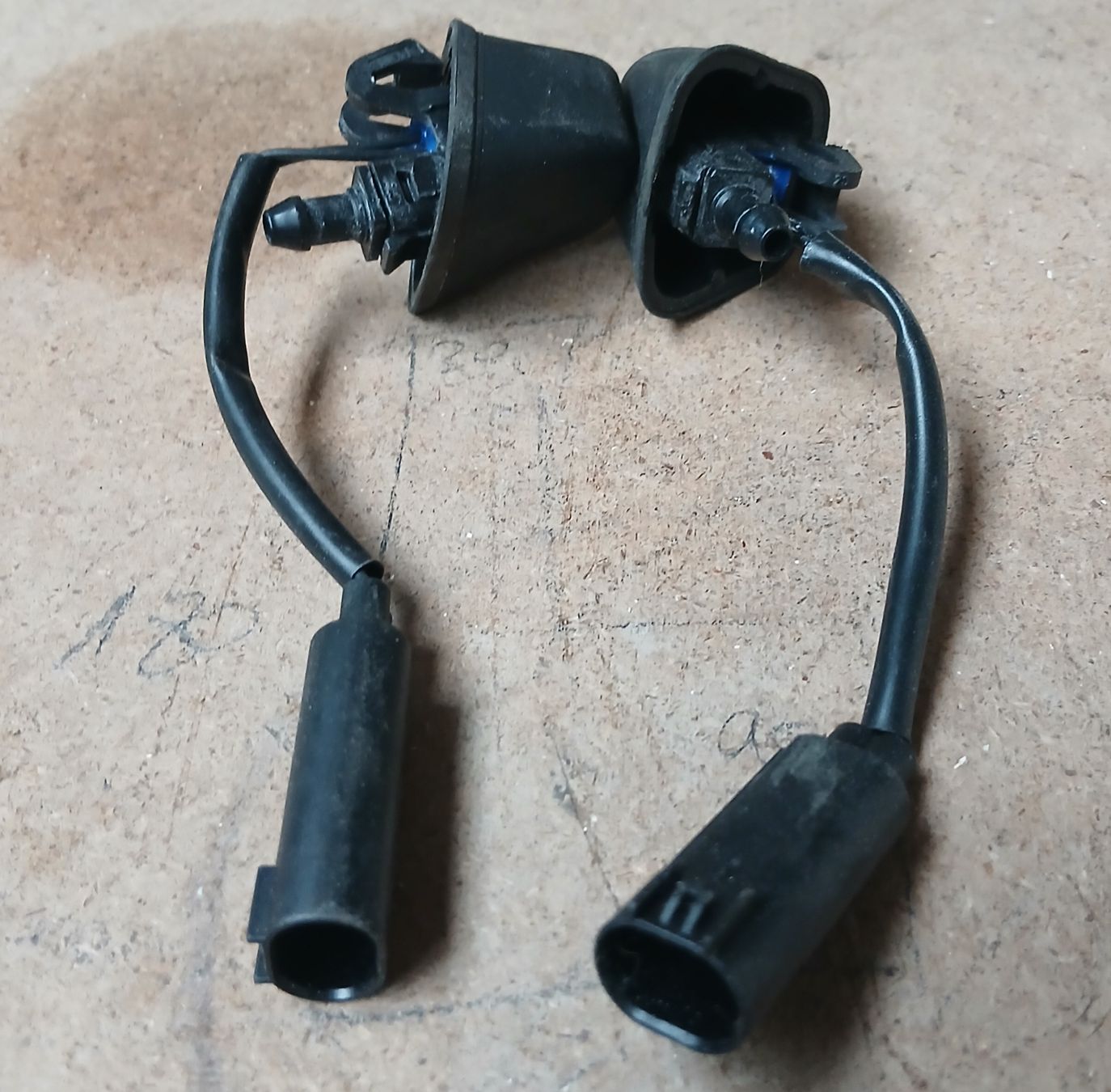BMW Alle Autoersatzteile: Gicleur lave-glace BMW E91 325 – Gebraucht aus la heutte von Auto-stock 1
