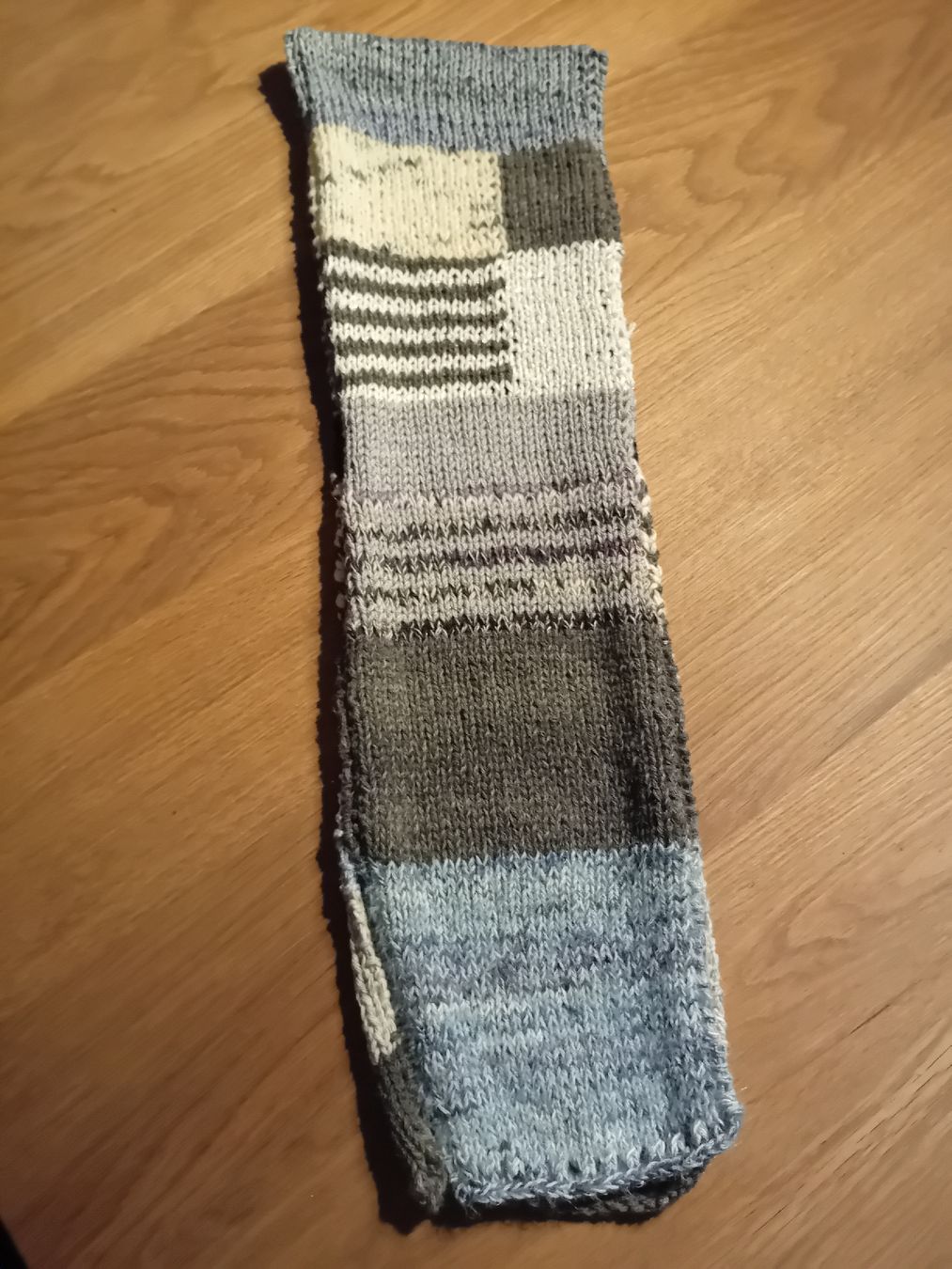 Foulard & Sciarpe: Gestrickter Schal mehrfarbig patchwork ,neu, handabeit – Nuovo (secondo la descrizione) da Burgdorf venduto da carodesign1 2