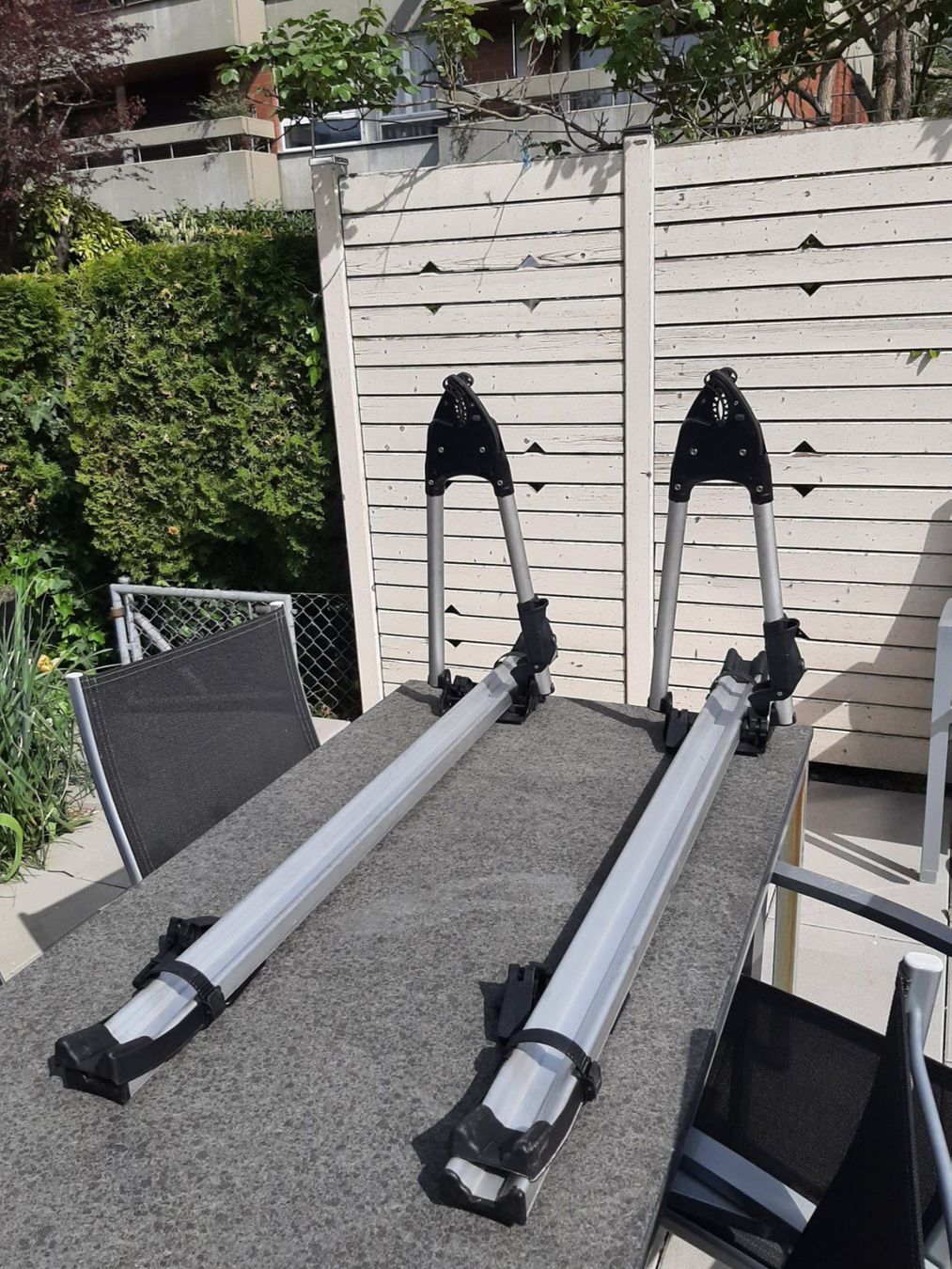 Thule Barres de toit: Fahrrad Dachträger THULE – D'occasion à nidau par F3000