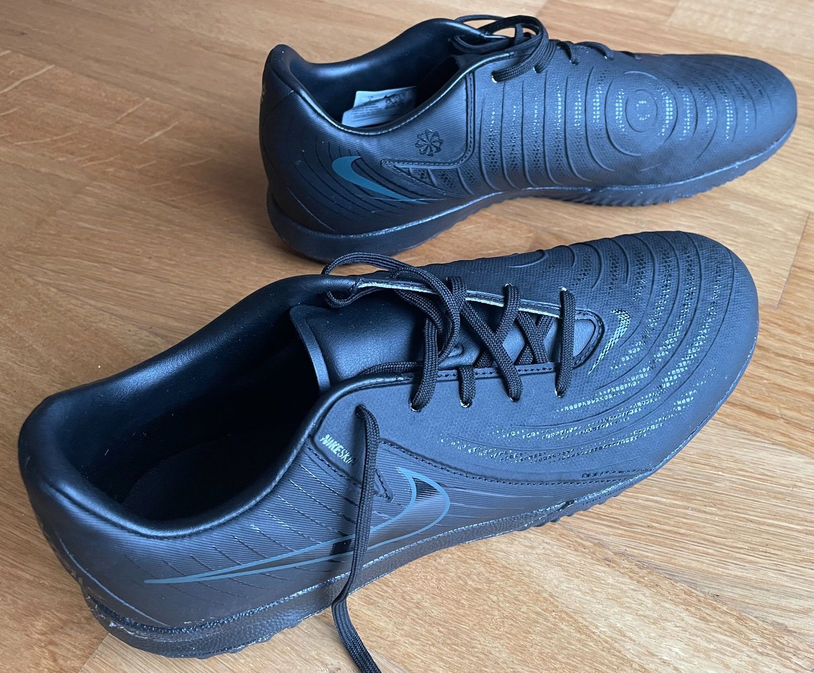 Nike Scarpe da donna: Nike Phantom GX 2 Academy IC, EUR 40, Black – Usato da Basel venduto da JohnnyCrash