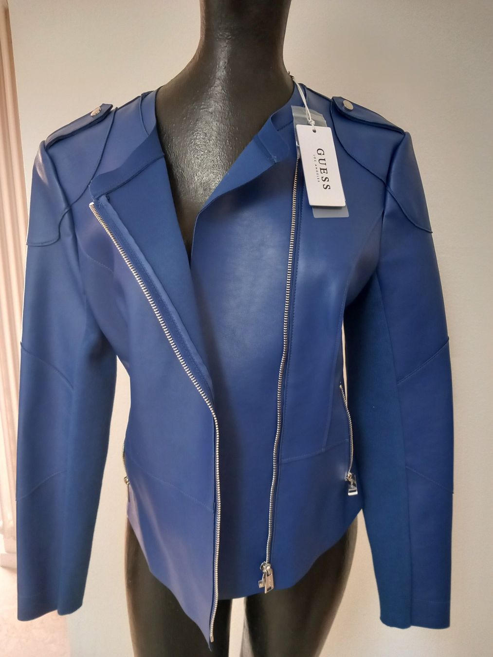 Guess Jacken: GUESS Kunstlederjacke Neu – Neu und originalverpackt aus Triengen von angel112