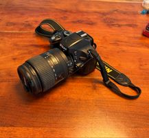 Nikon D5100 DSLR mit Nikkor 18-300mm F1:3.5-6.3 + Tasche