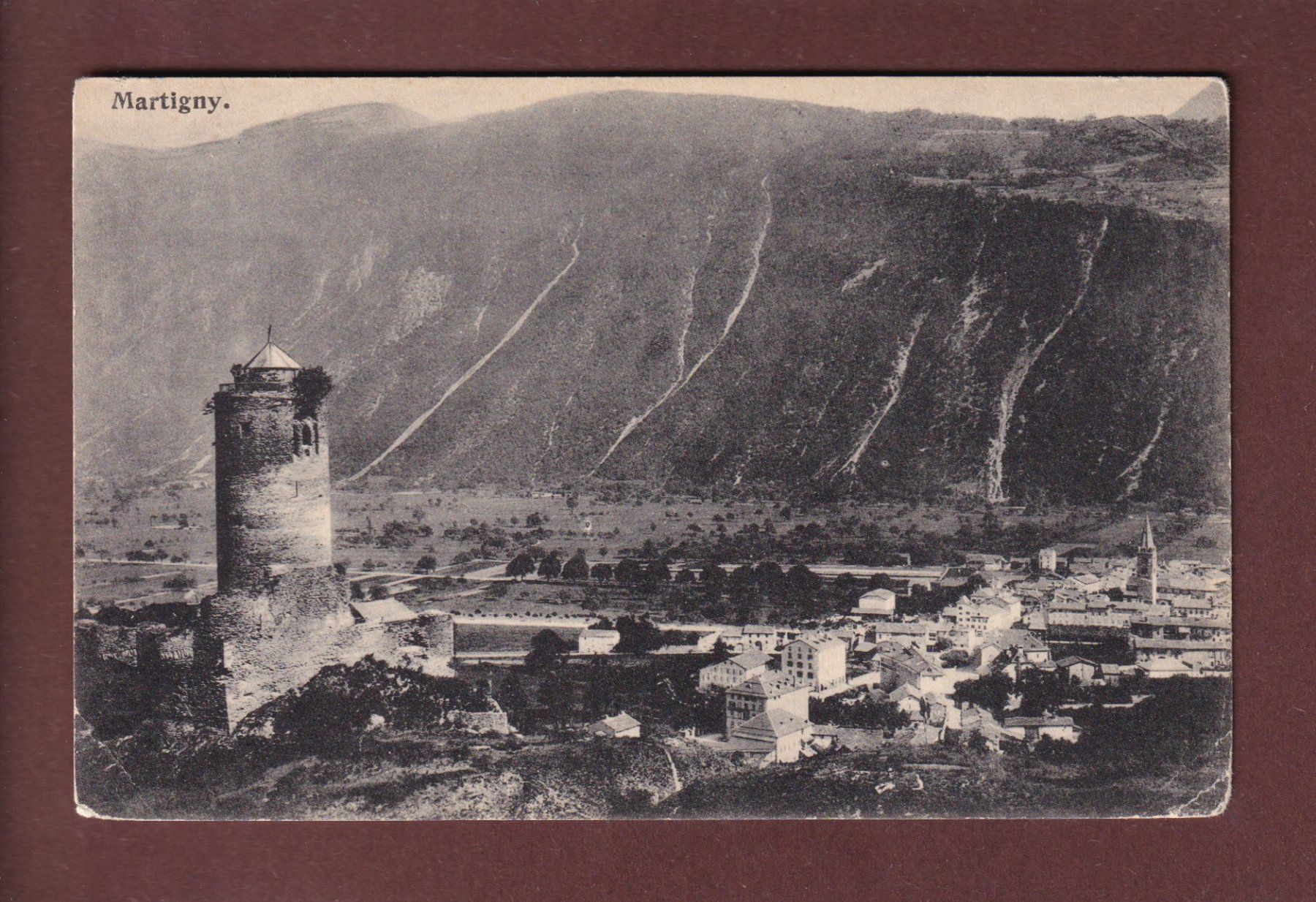 Cartoline postali: MARTIGNY - Tour de la Bâtiaz // plis d'angle // – Usato da Pully venduto da nicecards