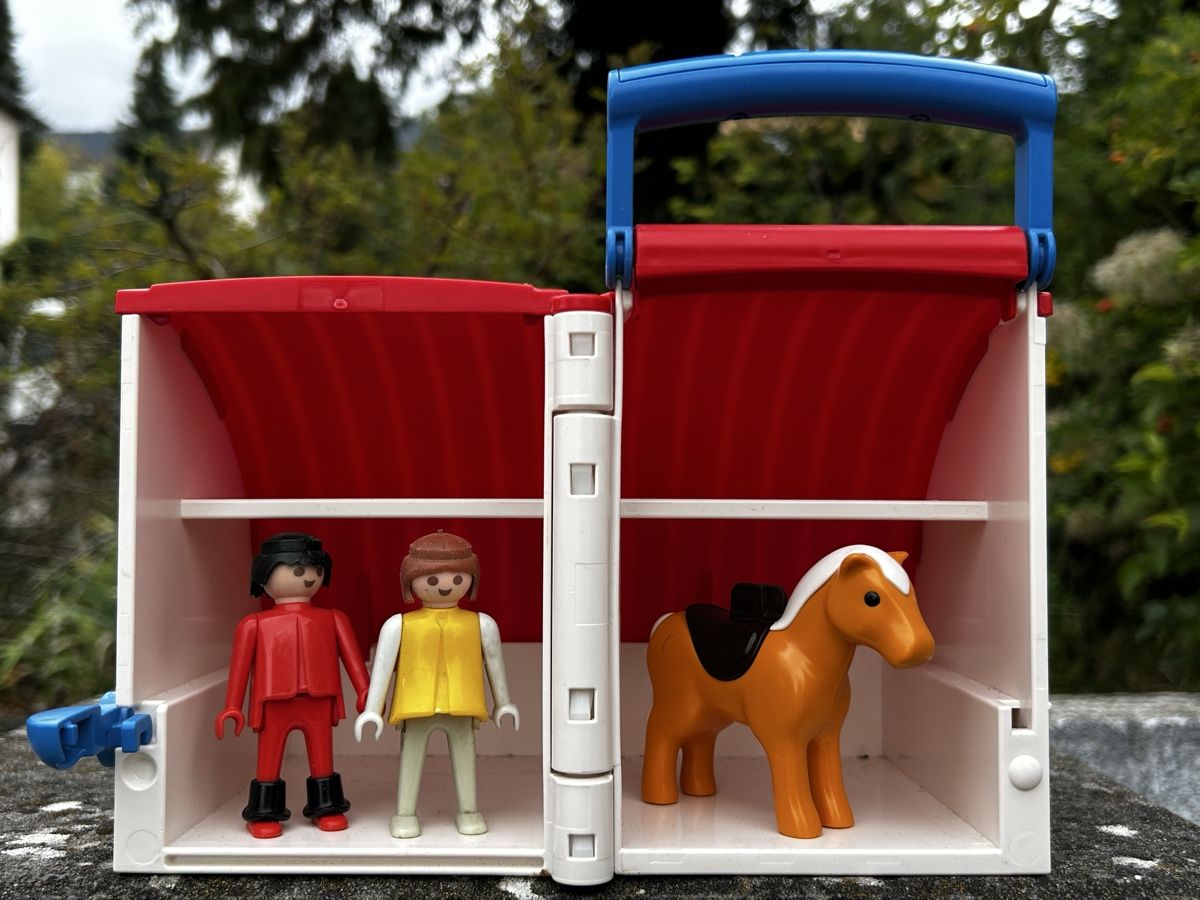 Playmobil Giocattoli: Playmobil-Garage oder Stall mit Pferd und Figur – Usato da Lengnau BE venduto da AgriOttu 2