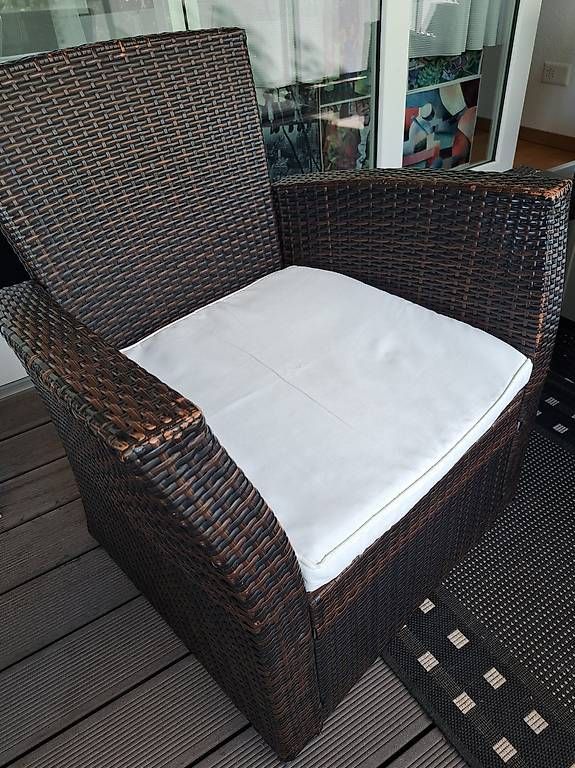Set di tavolo e panche: Polyrattan Garten Terrasse Lounch Möbel Set 3-teilig – Usato da Rothrist venduto da sal_k6ss 3