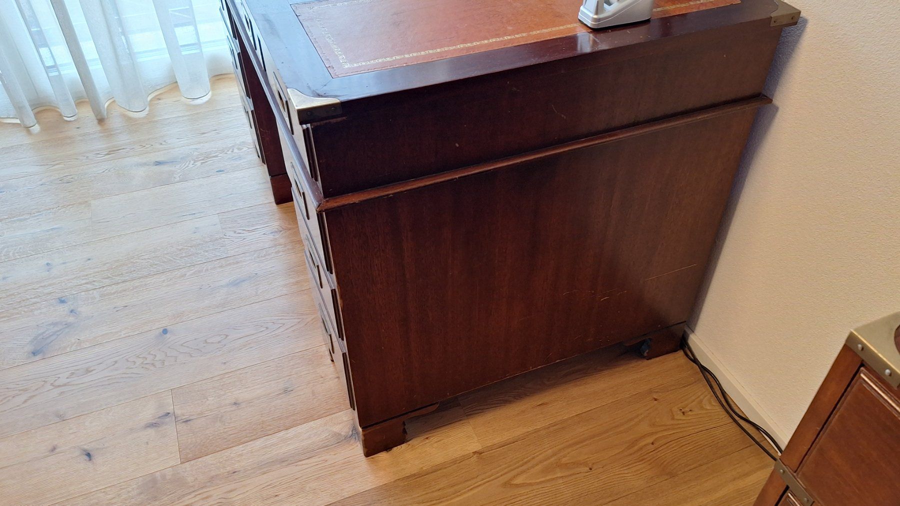 Scrivanie: Bürotisch aus massivem Holz – Usato da Fällanden venduto da Ricardo-Vic 3