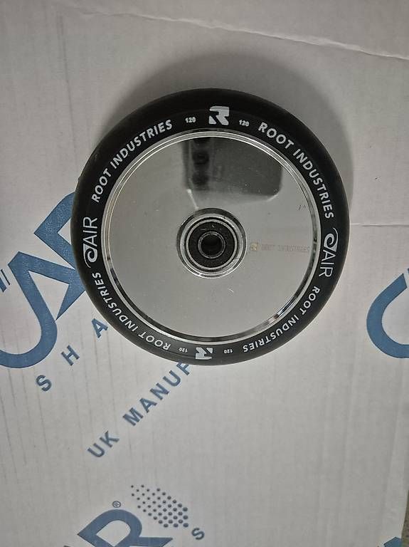 Kickboard: Stunt scooter root rs v3 räder – Usato da Buttisholz venduto da lua_mgr8 4