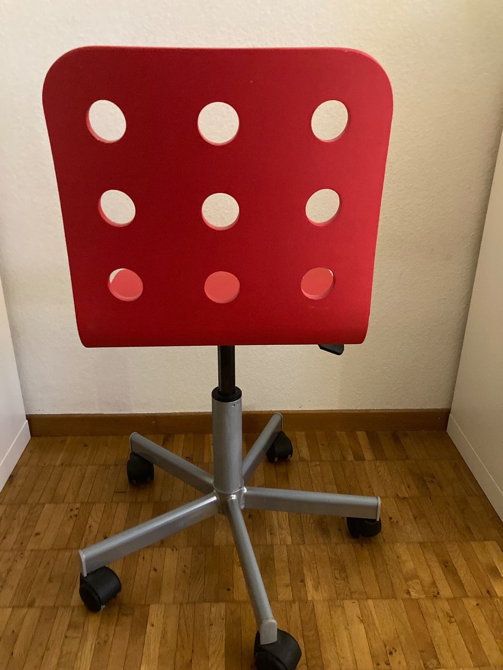 Ikea Stühle: Ikea roter Kinder-Bürostuhl – Gebraucht aus Zürich von giaxxx 2