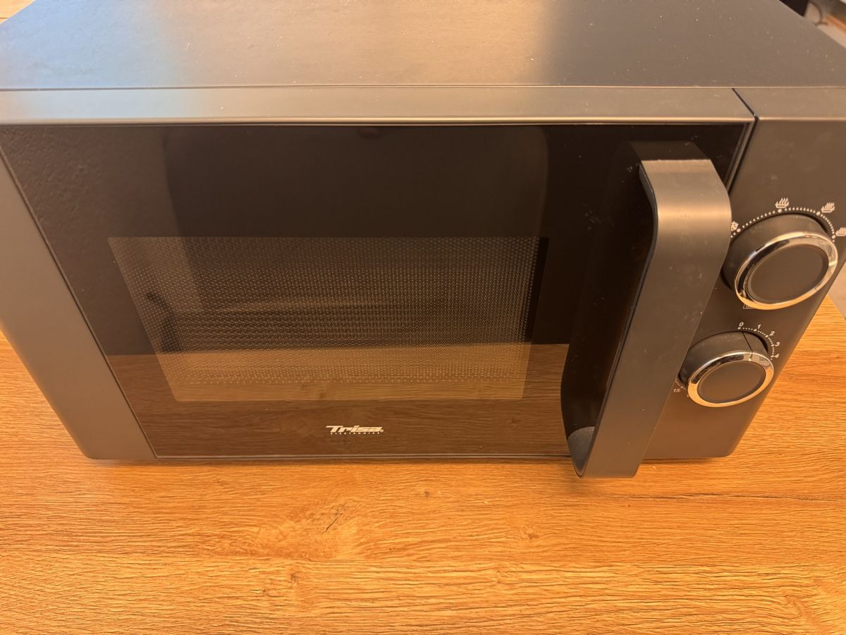 Trisa Küchengeräte: Mikrowelle mit Grill Micro Grill Schwarz – Gebraucht aus Zürich von ali_h9x5 1