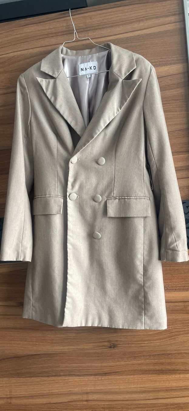 Na-kd Vestiti: Blazer/Kleid NA-KD Beige – Usato da Zug venduto da Fashionaddicted.-