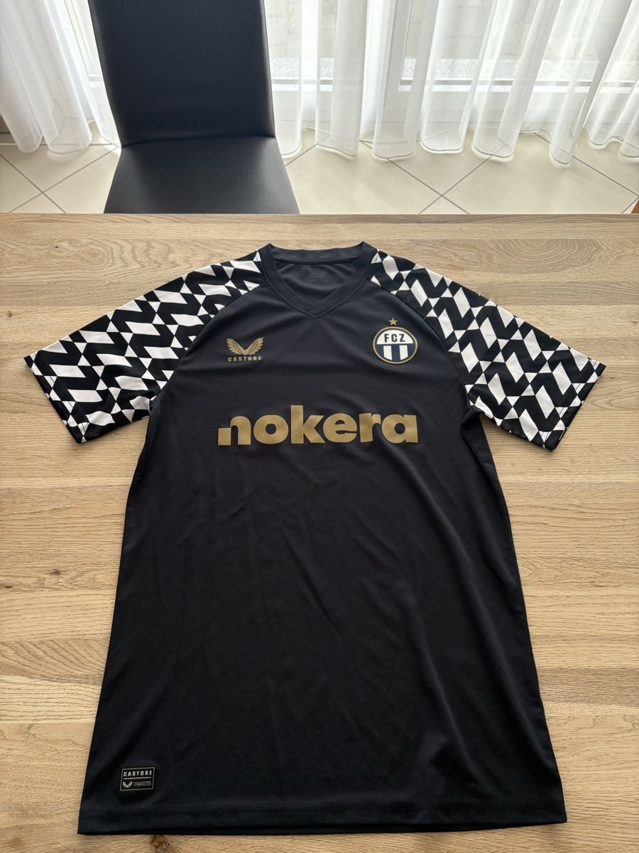 Leibchen & Hosen: Fc Zürich Trikot 24/25 – Gebraucht aus Domat/Ems von tim_lq6b