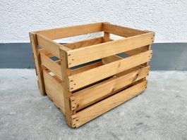 1 alte solide saubere Holzkiste Kiste Weinkiste Harass