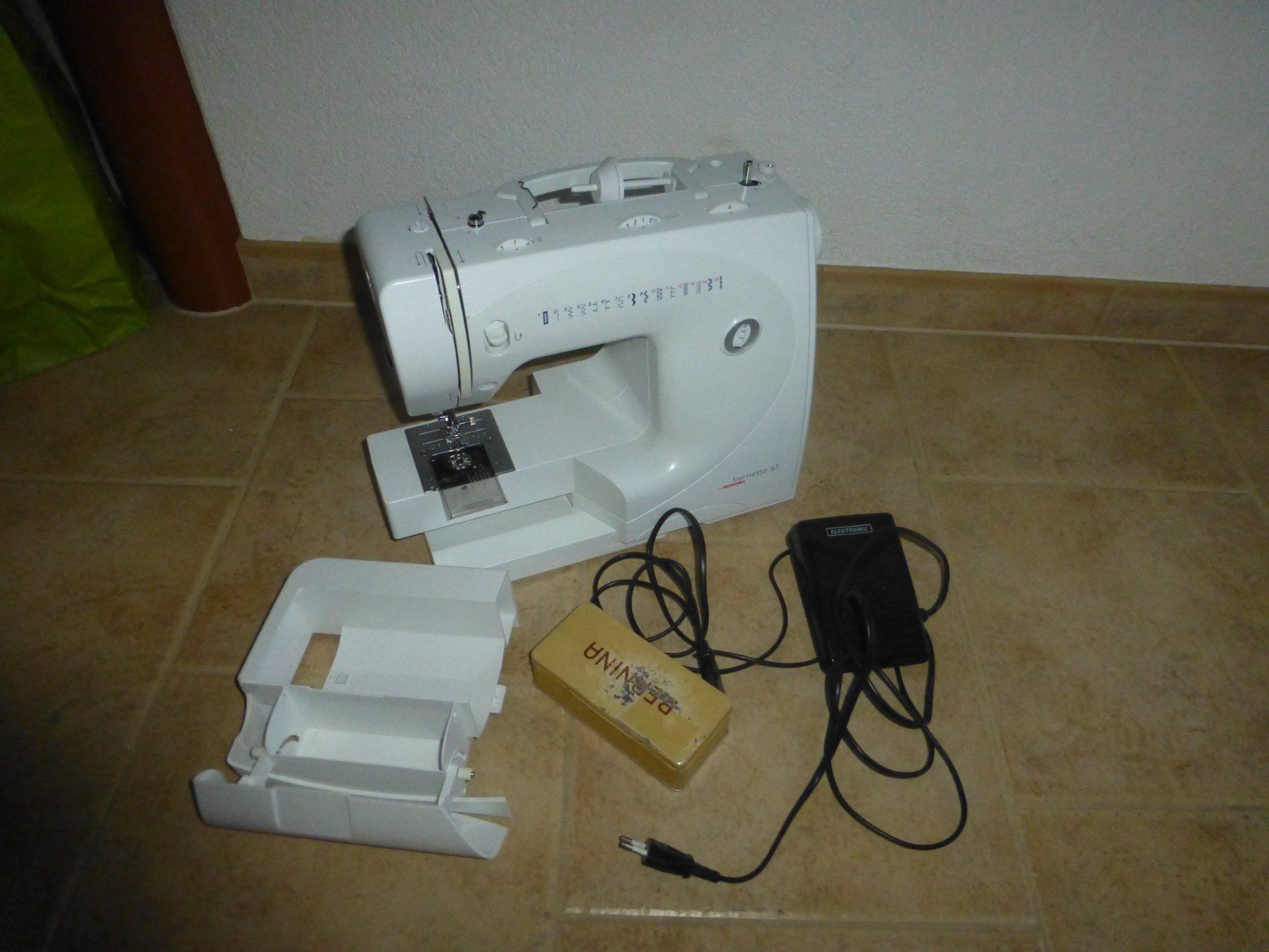 Macchine da cucire: Nähmaschine von Bernette 65 – Usato da Würenlingen venduto da drago56 3