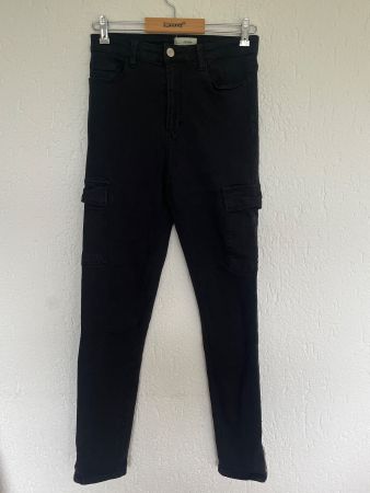 Schwarze Cargo Jeans, Gr. 38 (klein geschnitten) eher 36