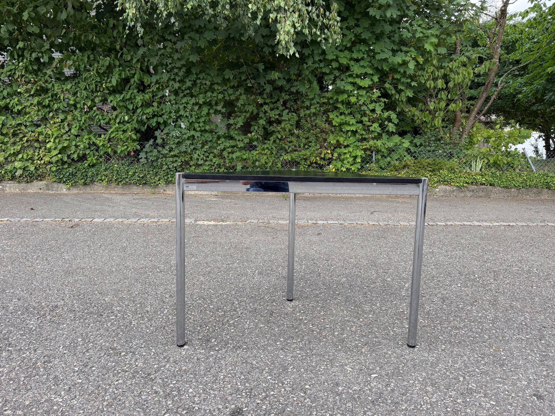 USM Scrivanie: USM Haller Tisch ( Nr.4) schwarz ab 1.- – Usato da Grenchen venduto da Design-Outlet 2