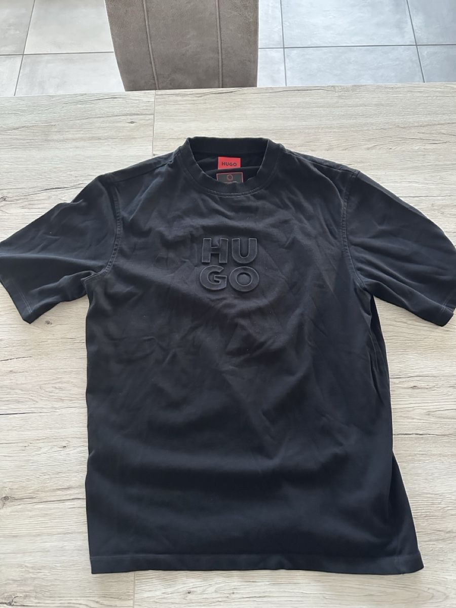 Hugo Boss T-Shirts: T-shirt Hugo Boss noir, taille M – Gebraucht aus Moutier von francisco20