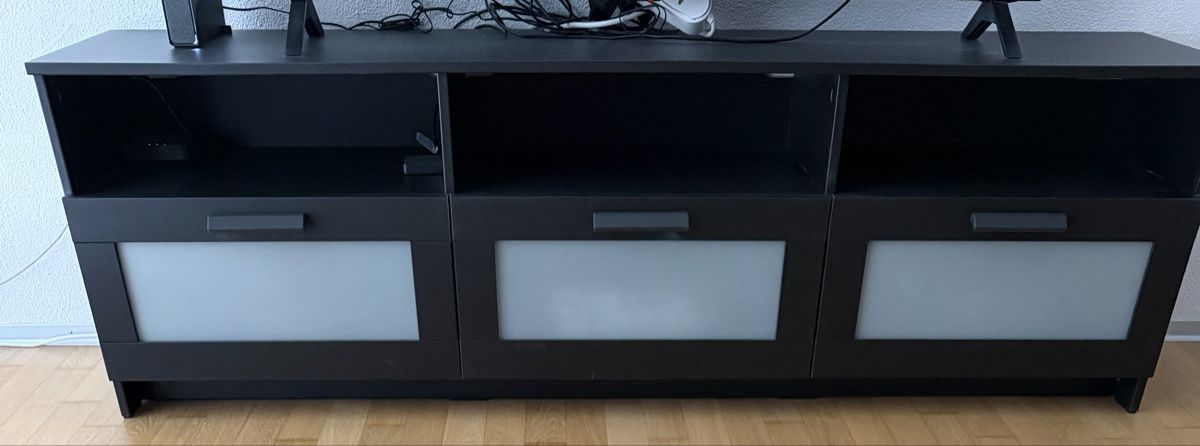 Ikea Mobili TV: BRIMNES TV-Bank - IKEA – Usato da Ittigen venduto da bsf_tne3