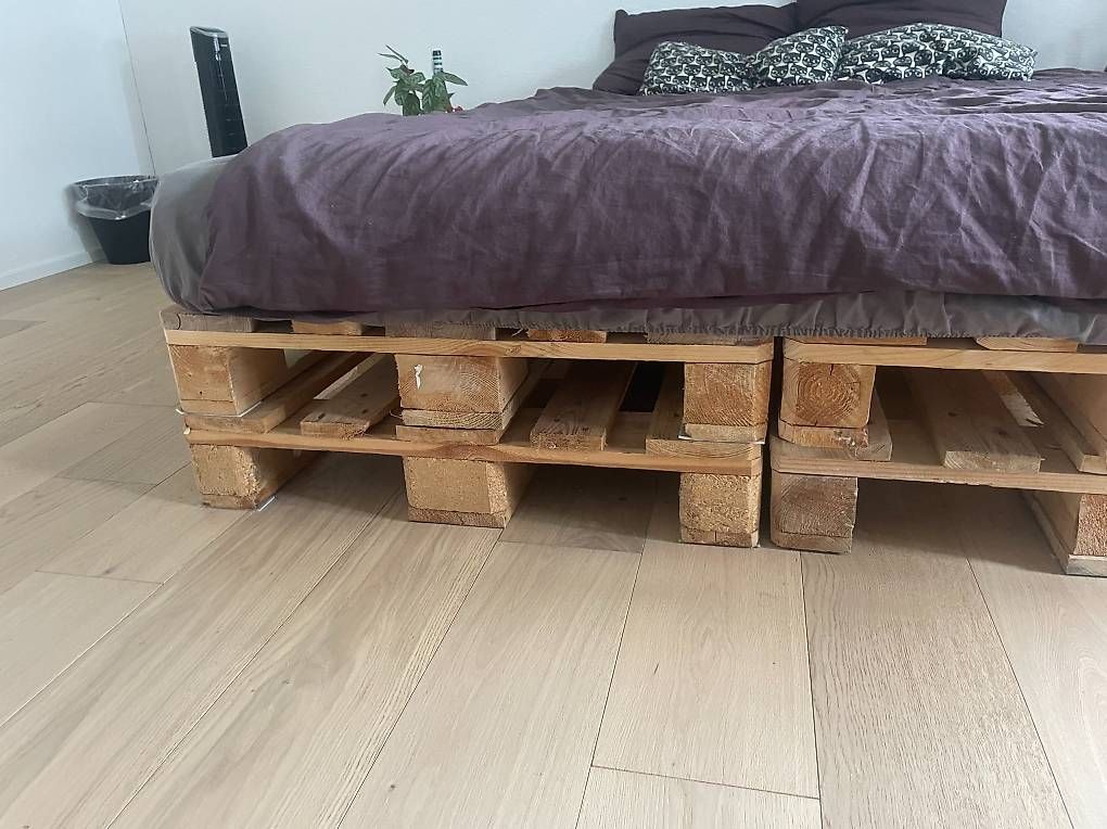 Letti: Pallet Bett & Nachtische – Usato da Lachen SZ venduto da mar_pc6x 1
