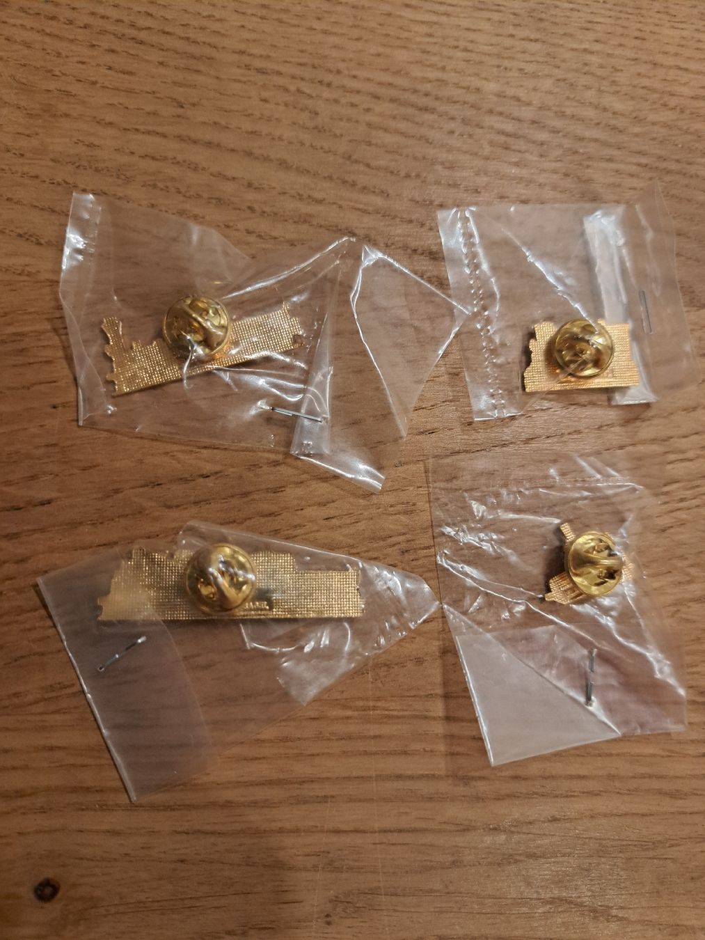 SBB/CFF/FFS Placchette & Badge: 4 SBB Eisenbahn Dampflok Pins, – Nuovo e nell'imballaggio originale da Pratteln venduto da mab_f2fz 5