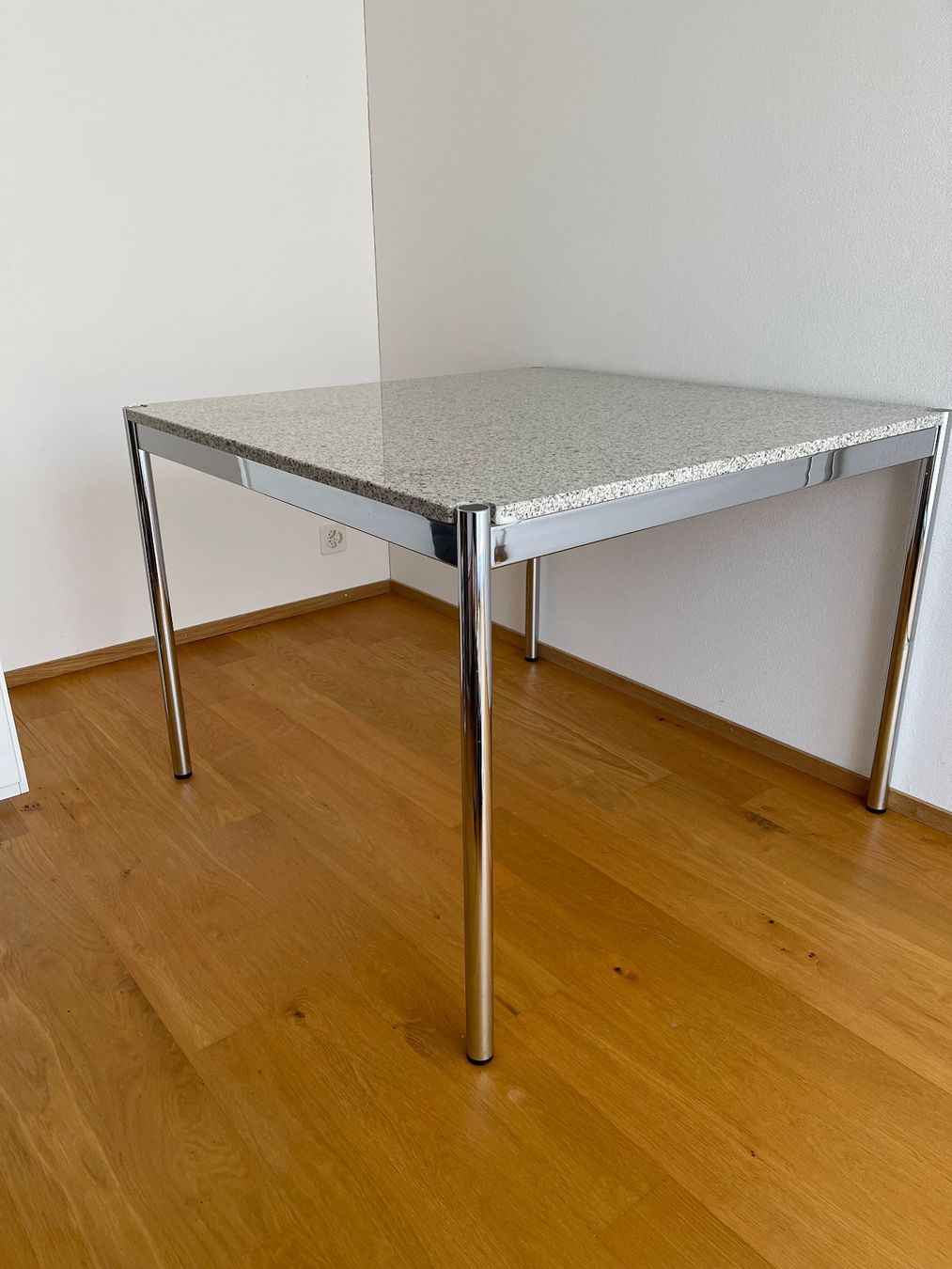 USM Tavoli: USM Haller Granittisch 100x100x74cm – Usato da Lufingen venduto da Mark7777 8