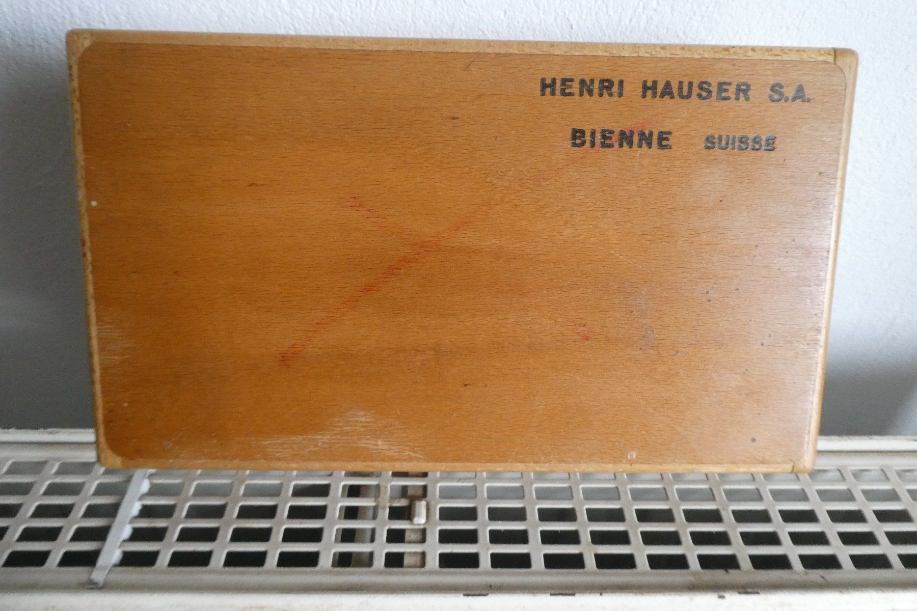 Dosen: Boite pour appareil  mécanique – Gebraucht aus Fontaines NE von