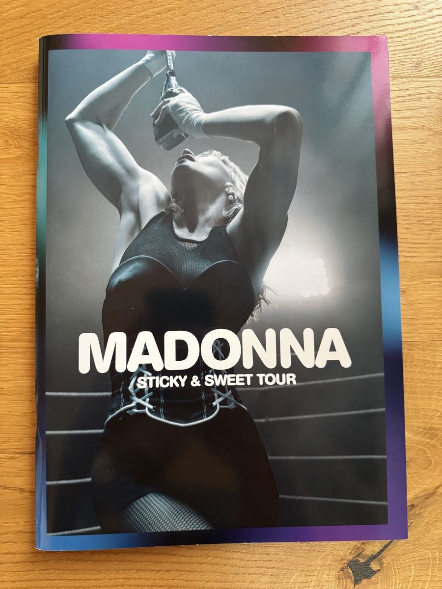 Bücher: Madonna Sticky & sweet Tour Programm live Musik – Gebraucht aus Täuffelen von swissguy1975