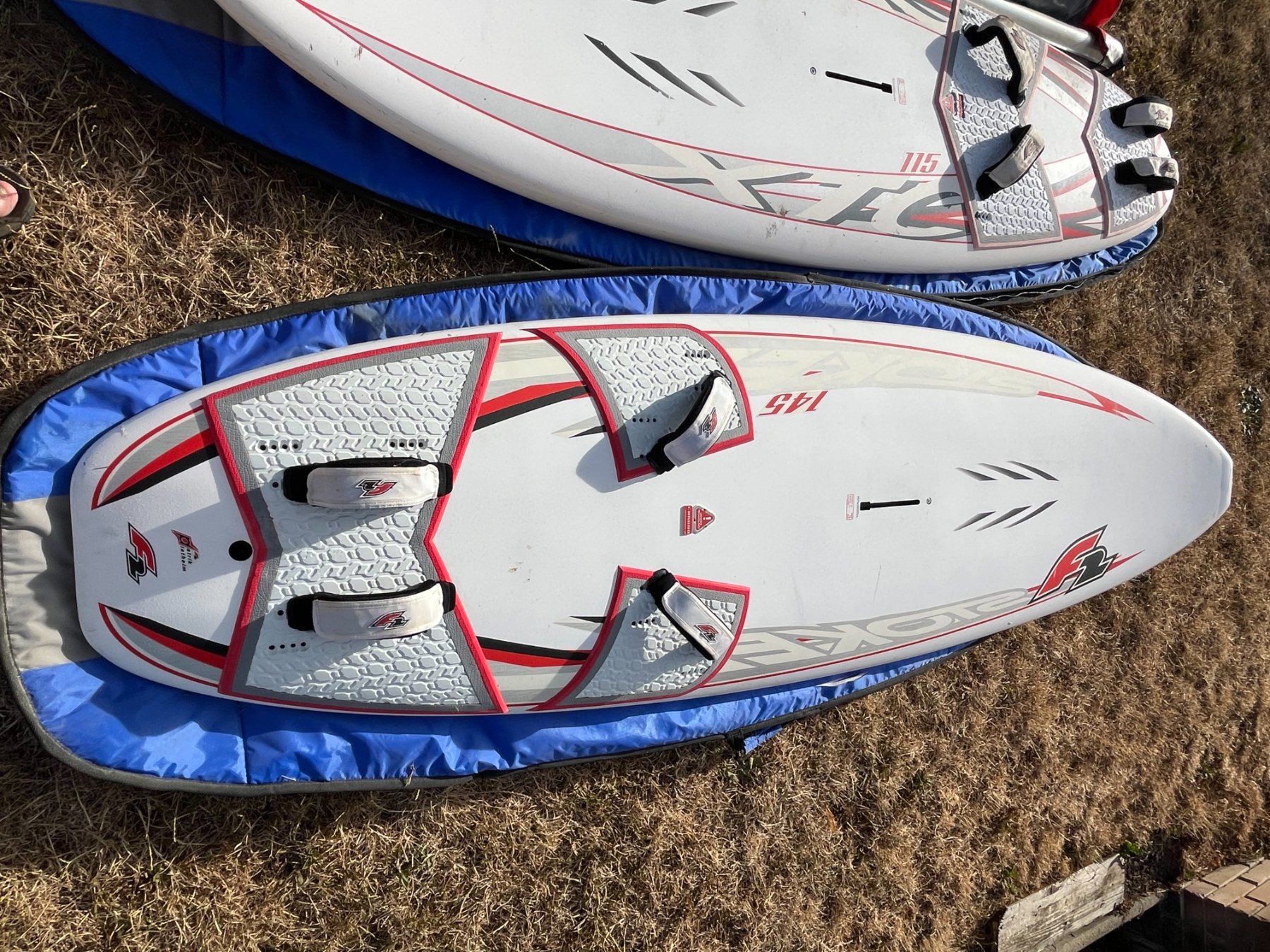 Planches de surf: Windsurfausrüstung mit 2 Boards – D'occasion à Forch par Rhino 1