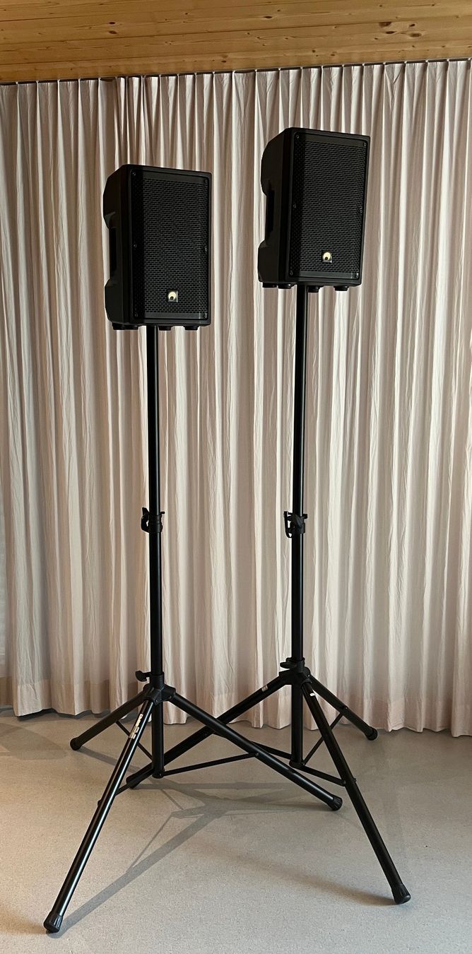 Casse acustiche: Lautsprecher Set Omnitronic mit Stativen, gebraucht – Usato da Ruschein venduto da Libellus 1