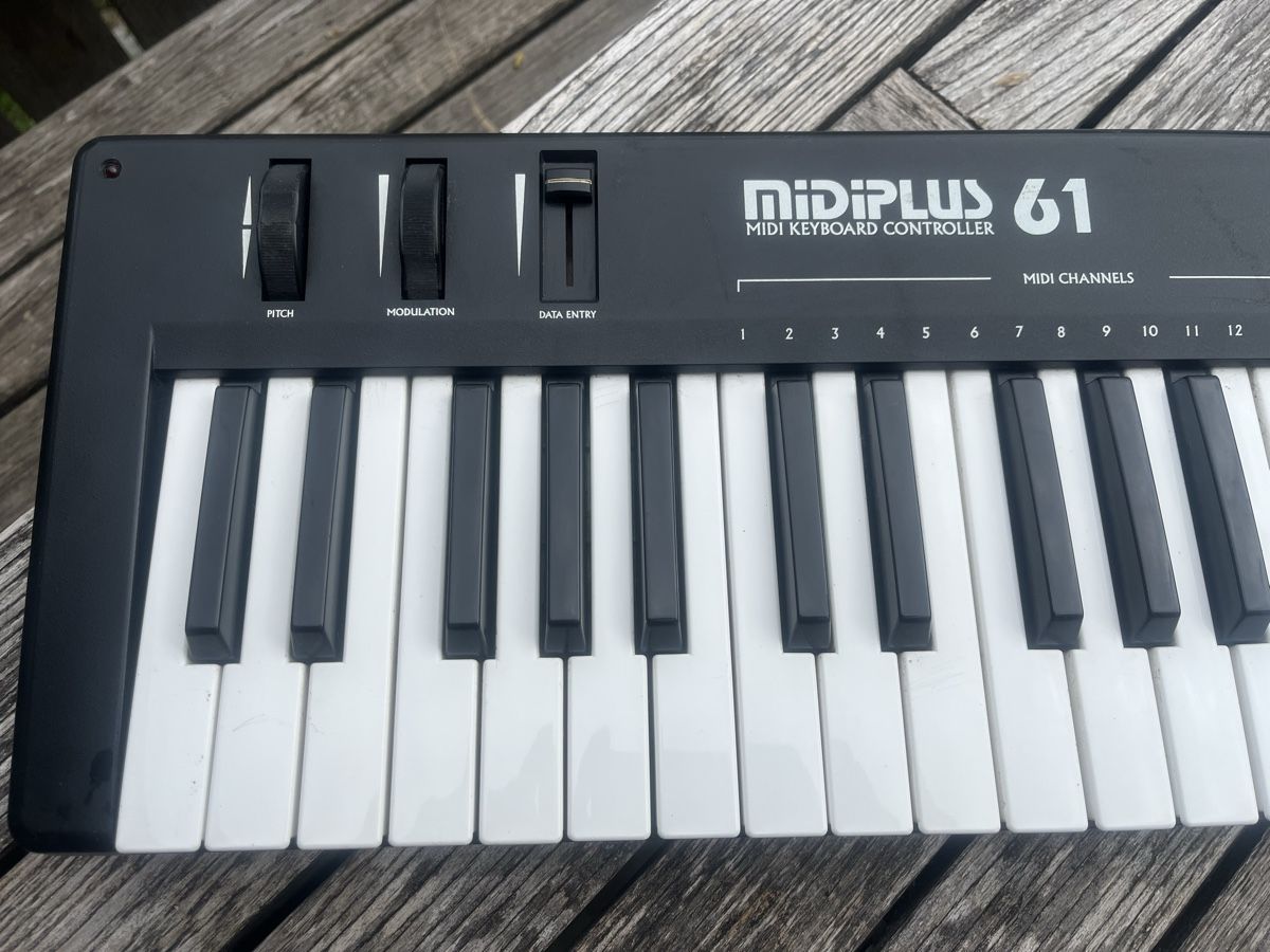 Strumenti musicali: MIDIPLUS 61 Keyboard Controller – Usato da Wiesenberg venduto da swissantik 1