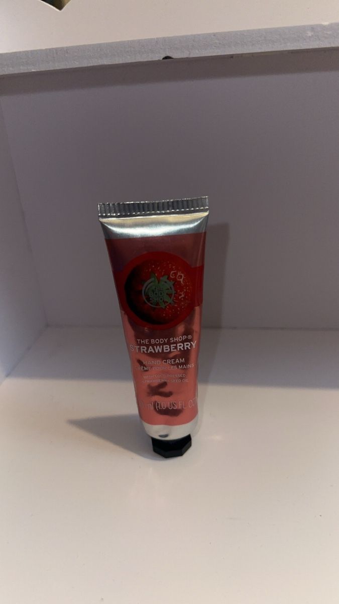 Idratazione: Body Shop Erdbeer Handcreme – Usato da Oftringen venduto da tola19