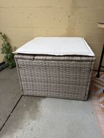 Hocker in Rattanoptik mit Stauraum
